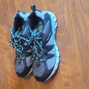 Mounted green/black sneakers